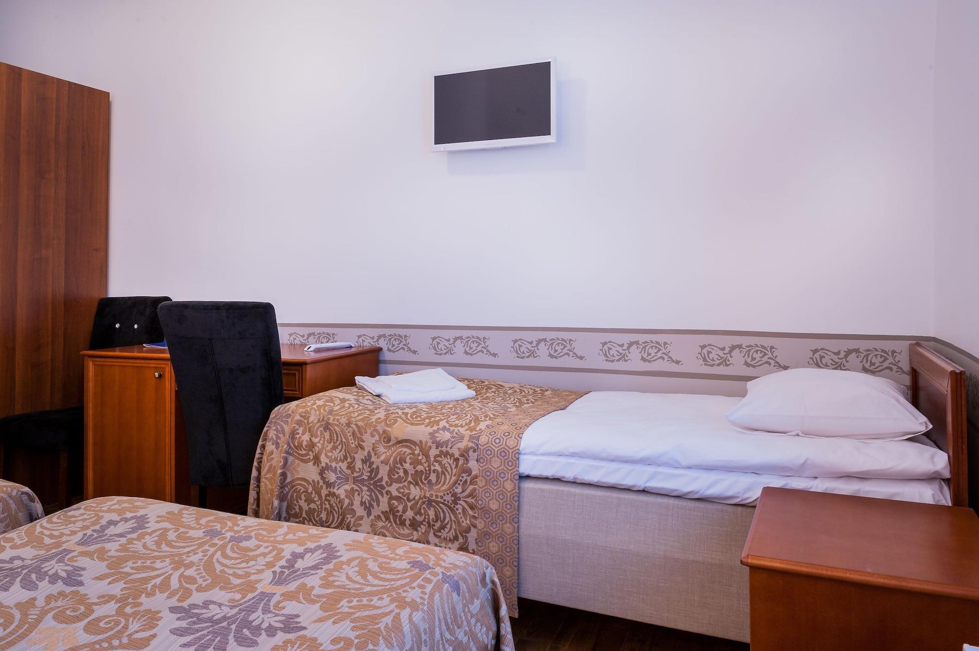 Three Crowns Residents Hotel Talin Exterior foto