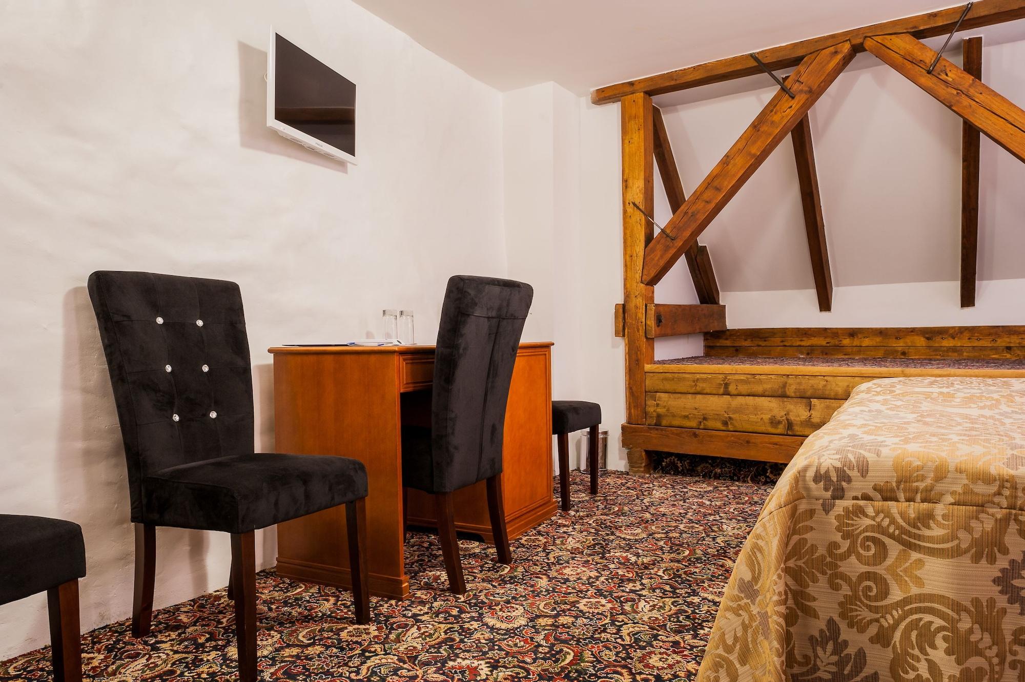 Three Crowns Residents Hotel Talin Exterior foto