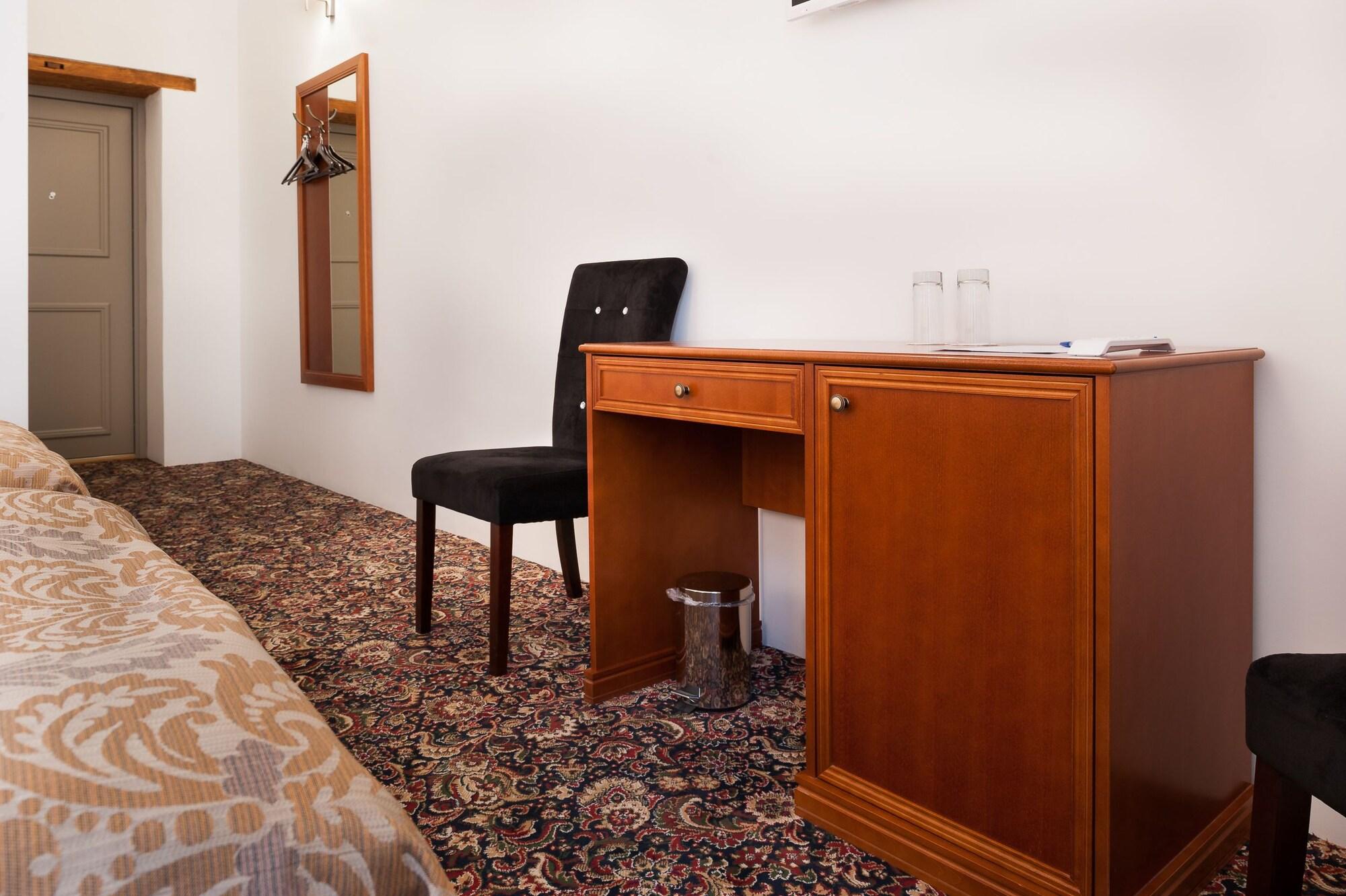 Three Crowns Residents Hotel Talin Exterior foto