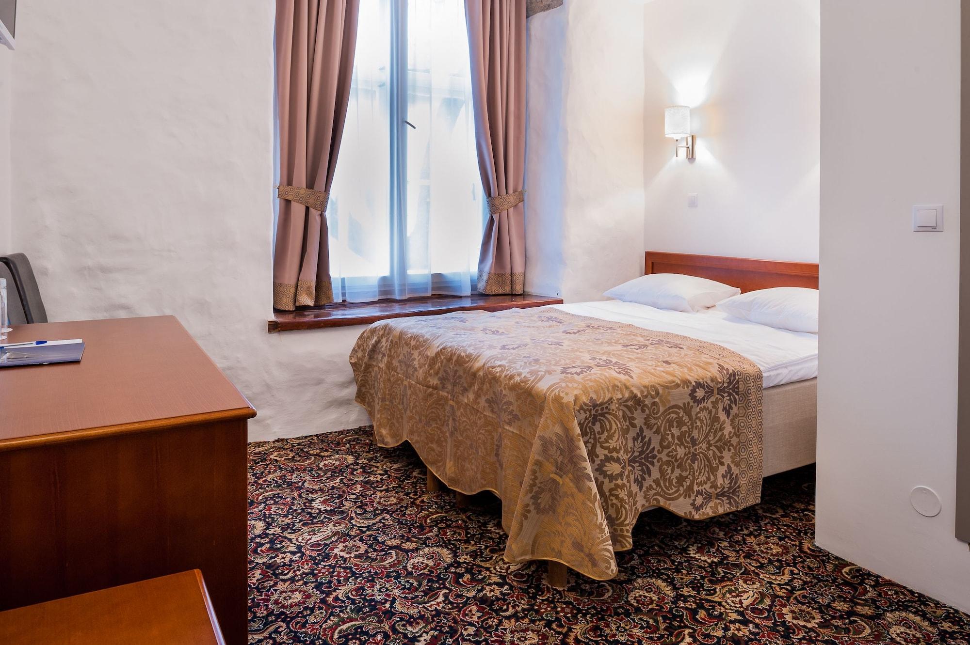 Three Crowns Residents Hotel Talin Exterior foto