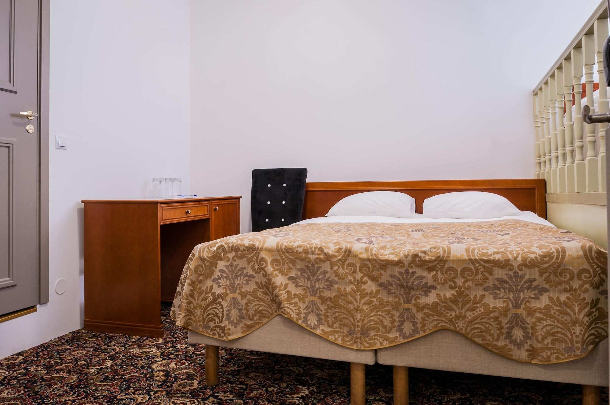 Three Crowns Residents Hotel Talin Exterior foto