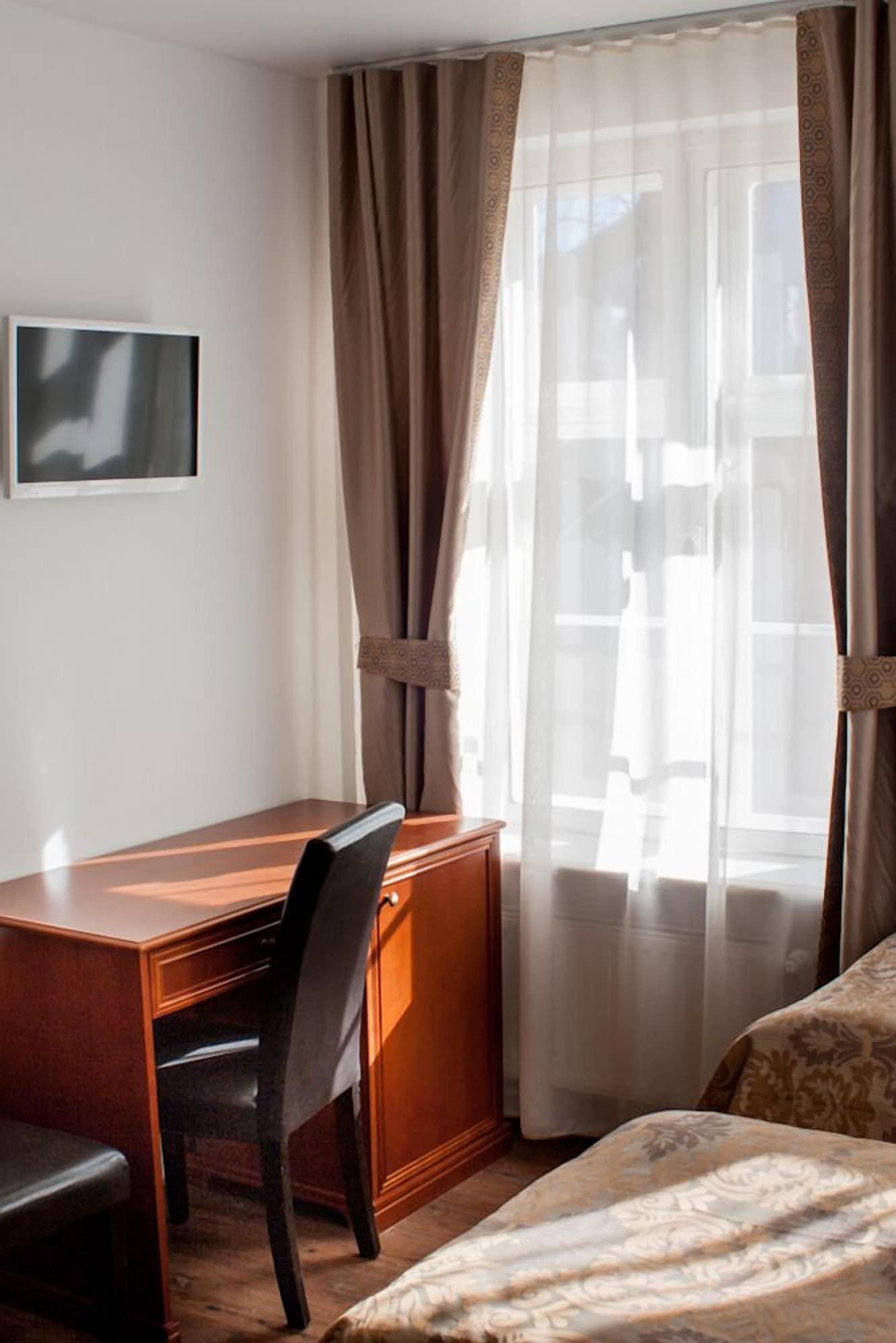 Three Crowns Residents Hotel Talin Exterior foto