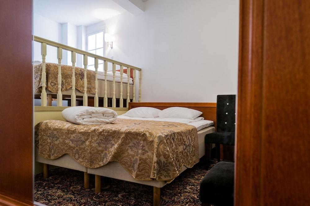 Three Crowns Residents Hotel Talin Exterior foto