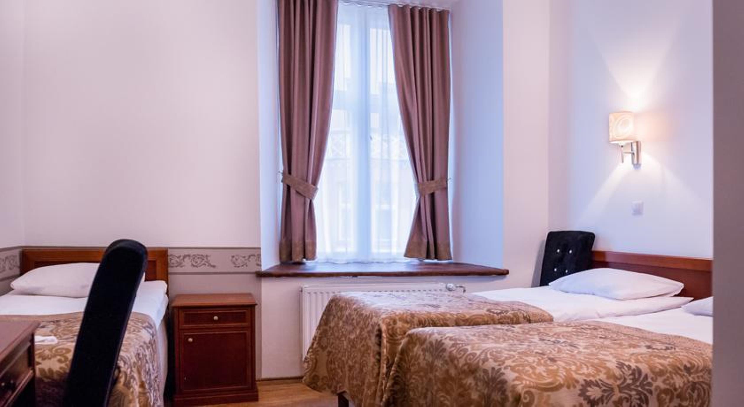 Three Crowns Residents Hotel Talin Exterior foto