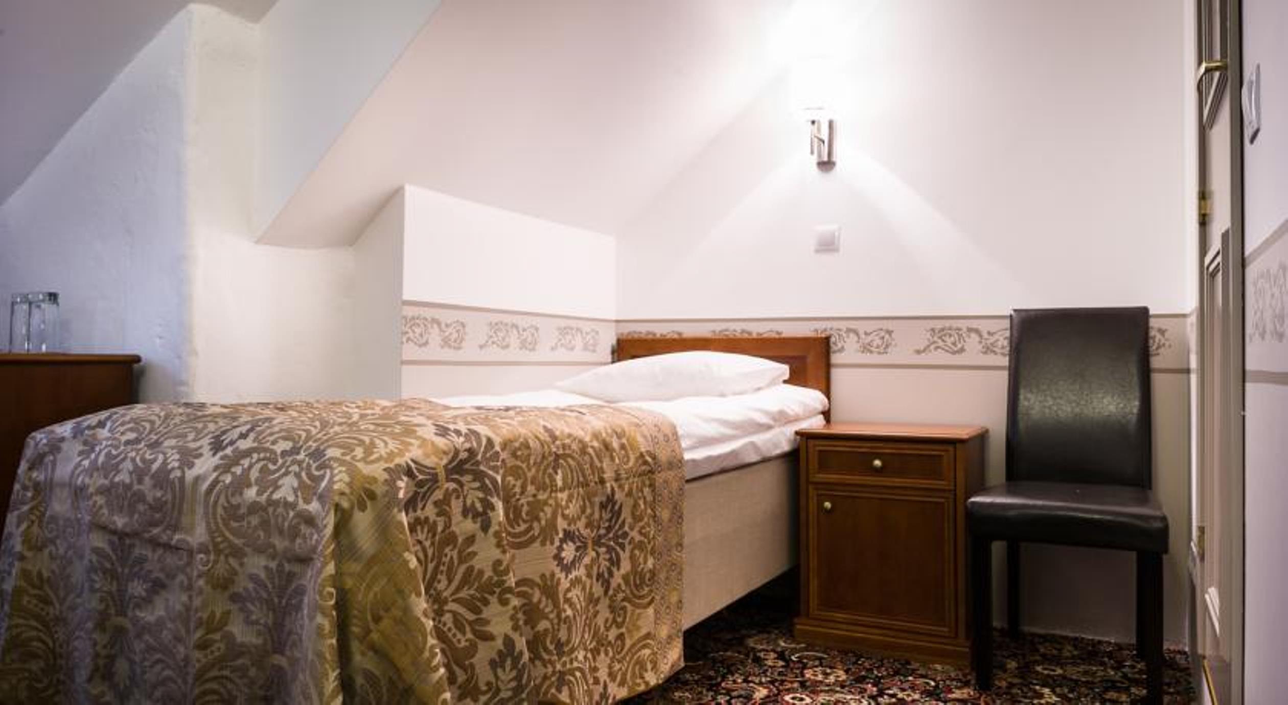 Three Crowns Residents Hotel Talin Exterior foto