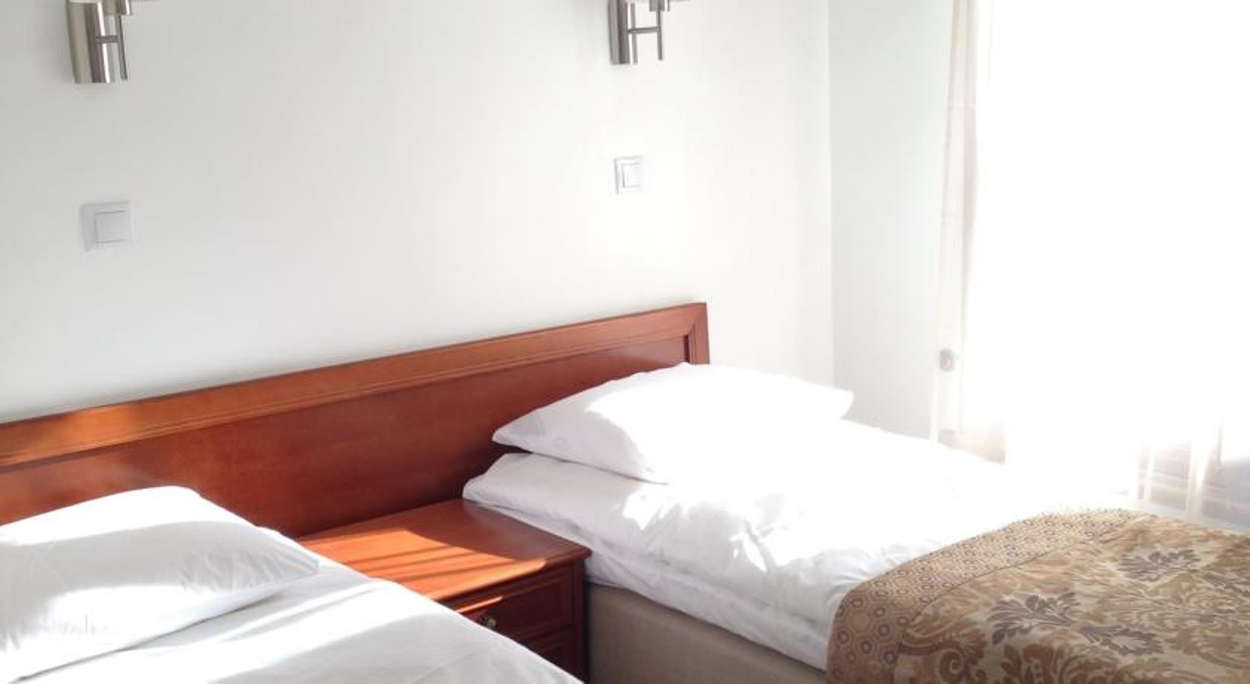 Three Crowns Residents Hotel Talin Exterior foto