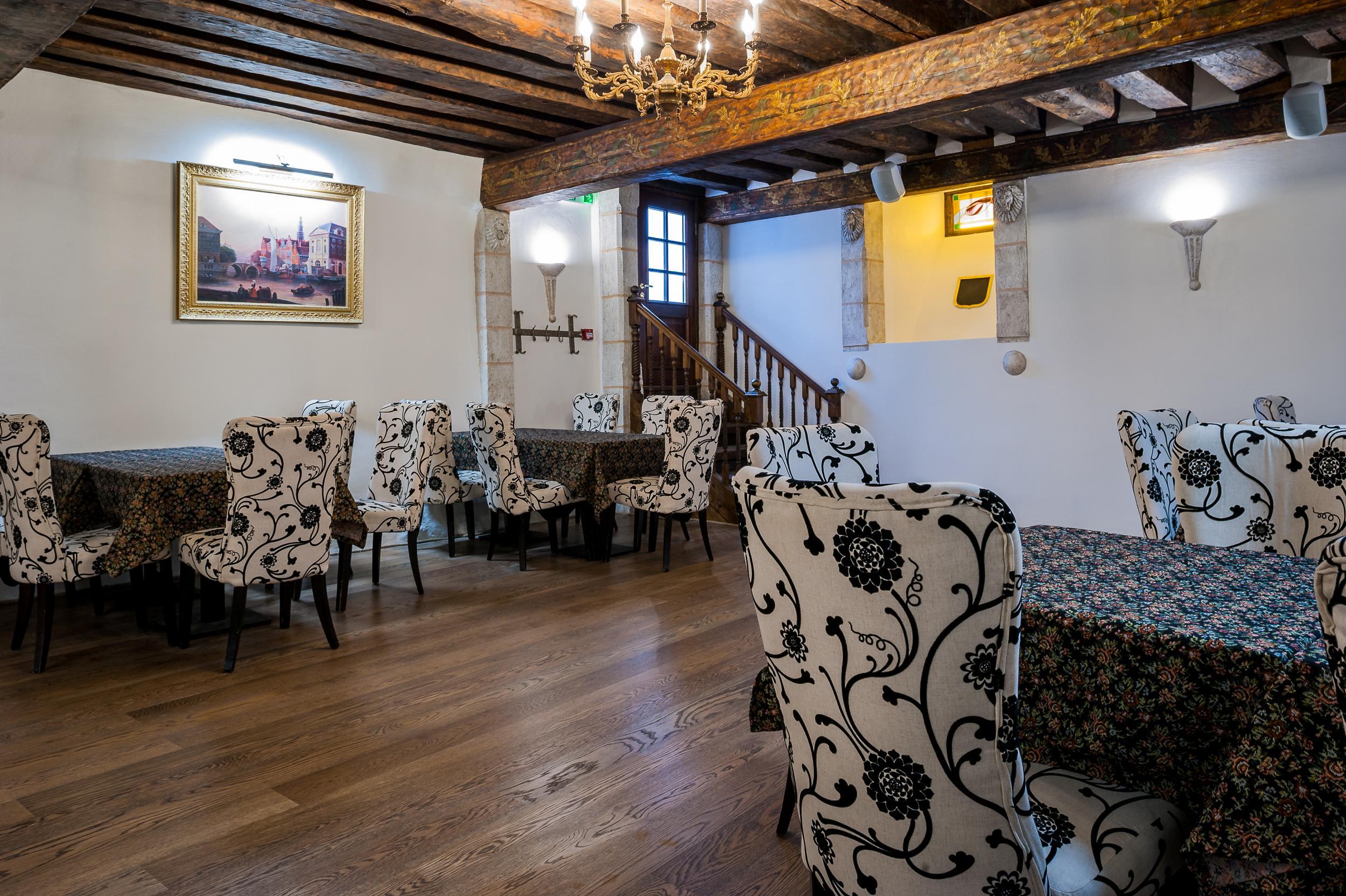 Three Crowns Residents Hotel Talin Exterior foto