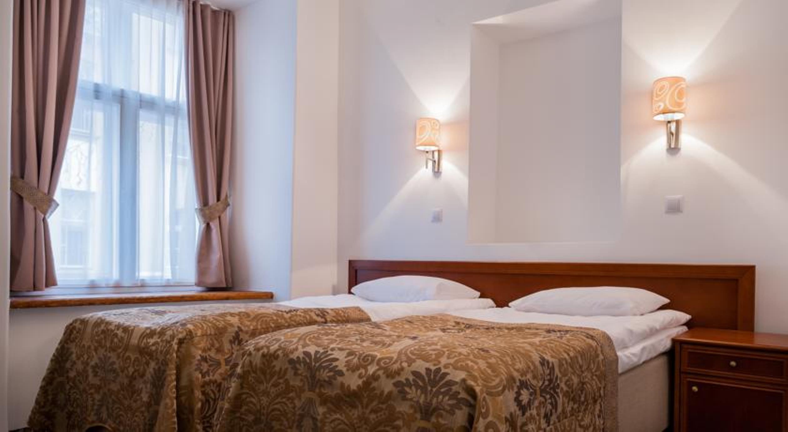 Three Crowns Residents Hotel Talin Exterior foto
