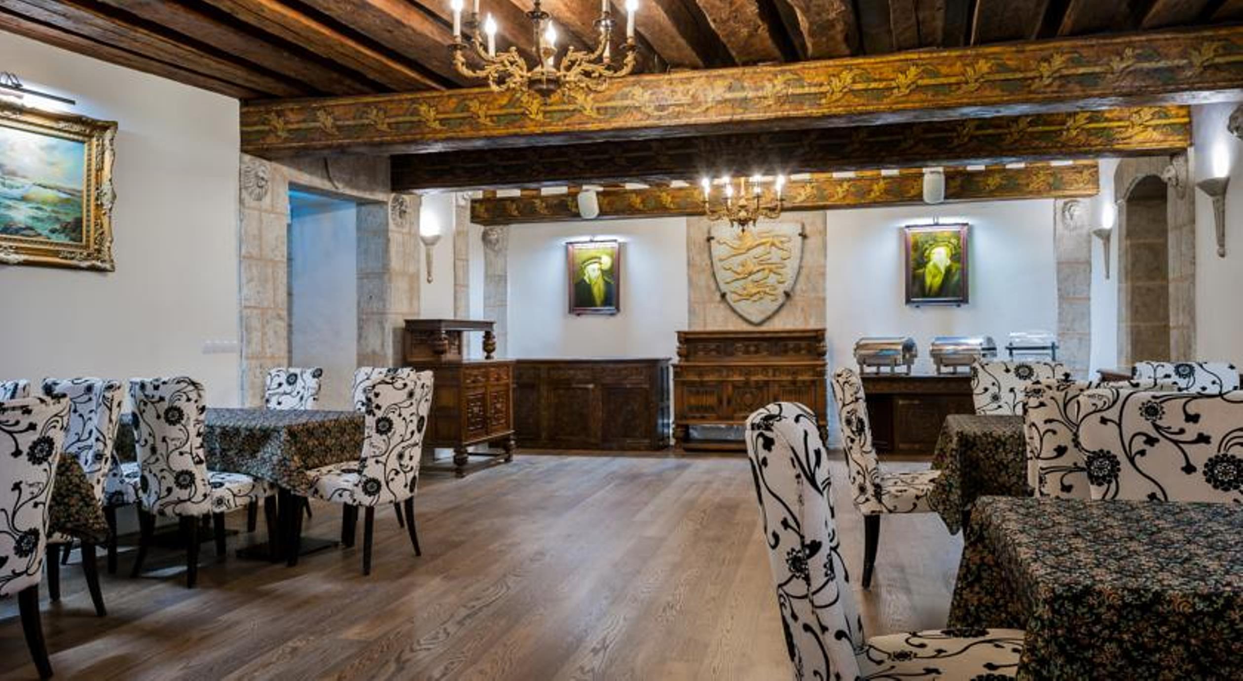 Three Crowns Residents Hotel Talin Exterior foto