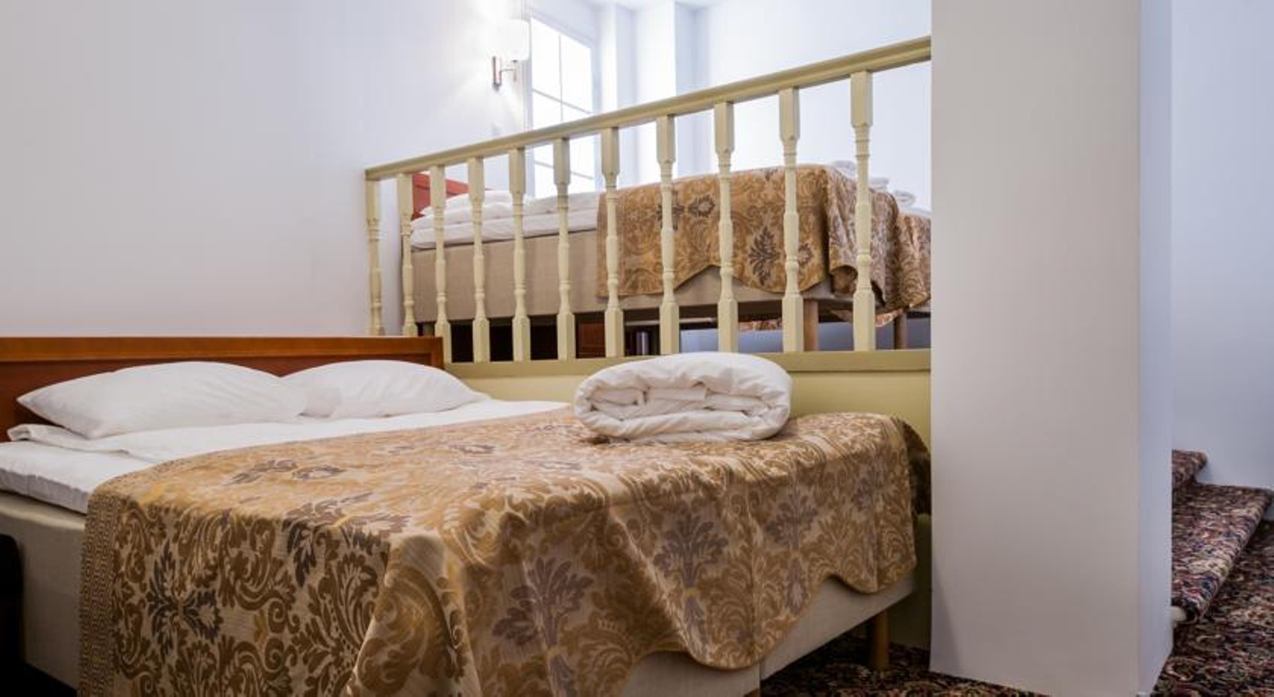 Three Crowns Residents Hotel Talin Exterior foto