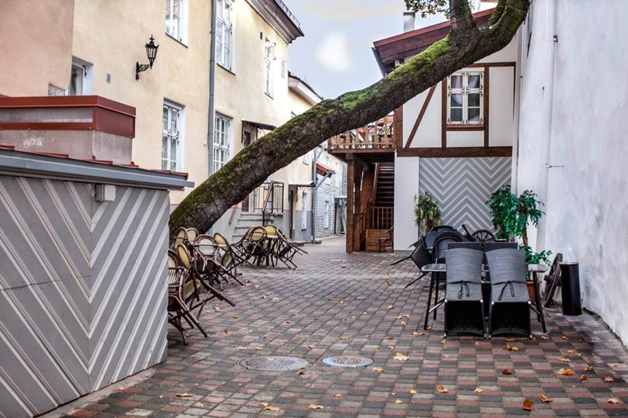 Three Crowns Residents Hotel Talin Exterior foto