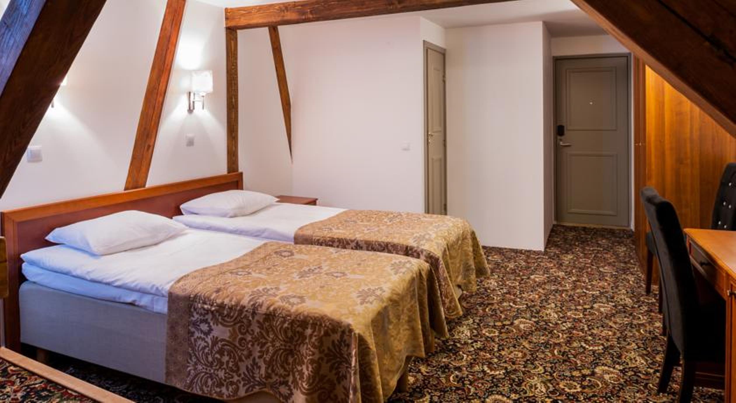 Three Crowns Residents Hotel Talin Exterior foto