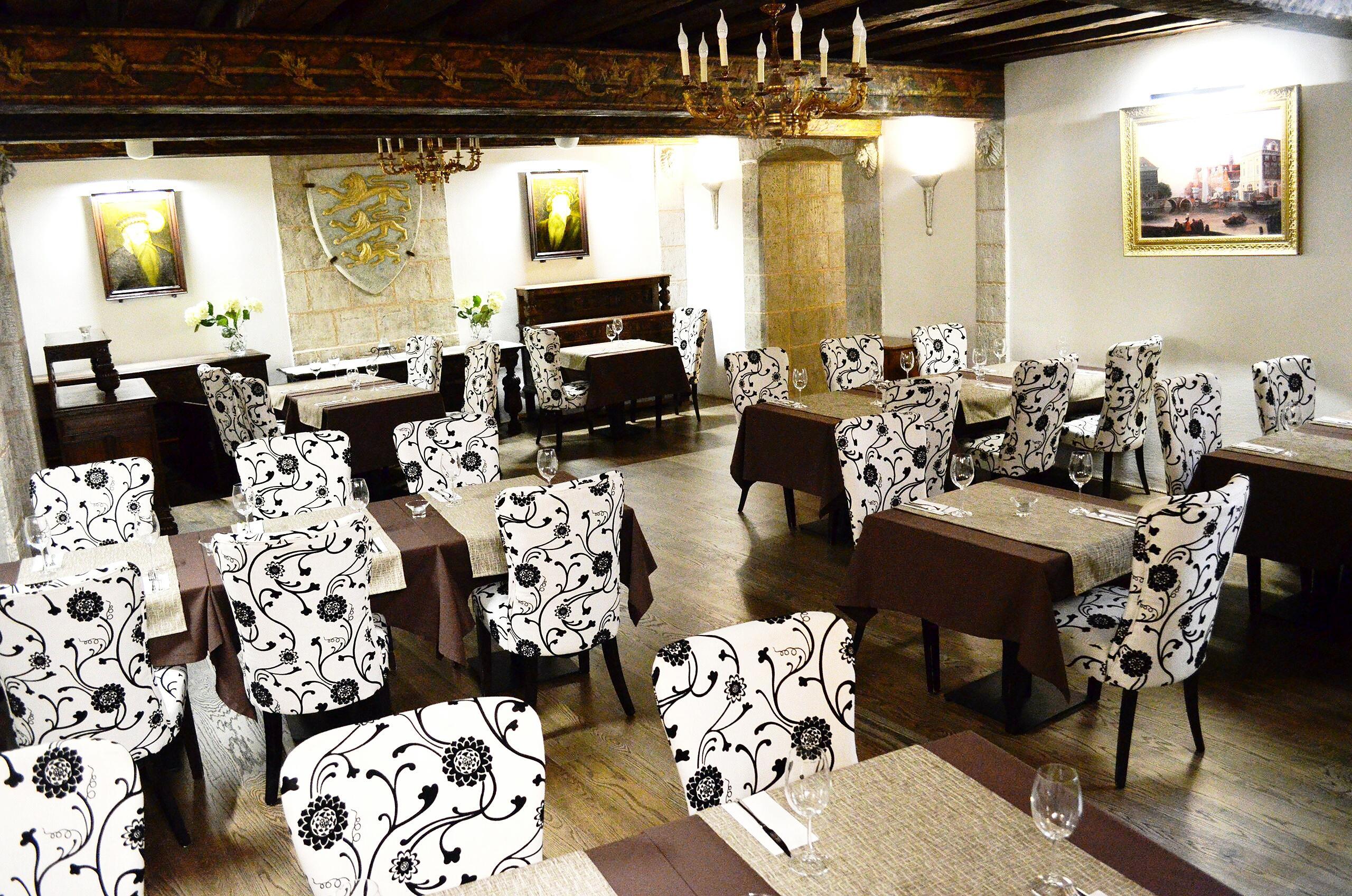 Three Crowns Residents Hotel Talin Exterior foto