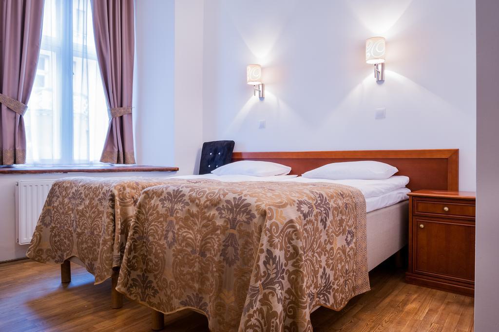 Three Crowns Residents Hotel Talin Exterior foto