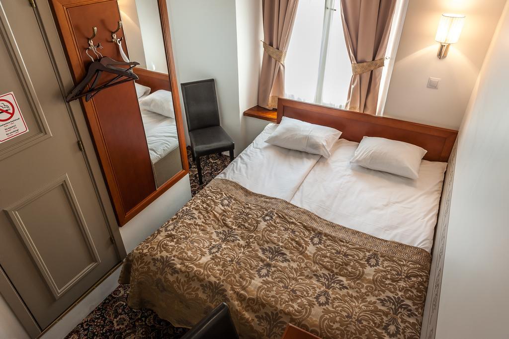Three Crowns Residents Hotel Talin Exterior foto