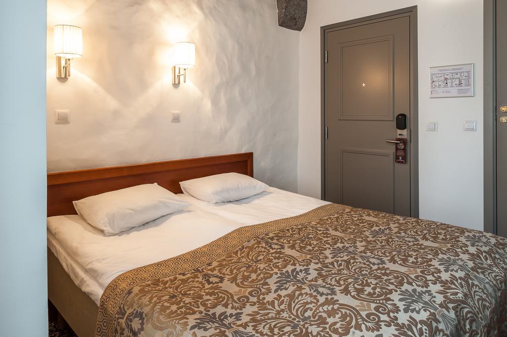 Three Crowns Residents Hotel Talin Exterior foto