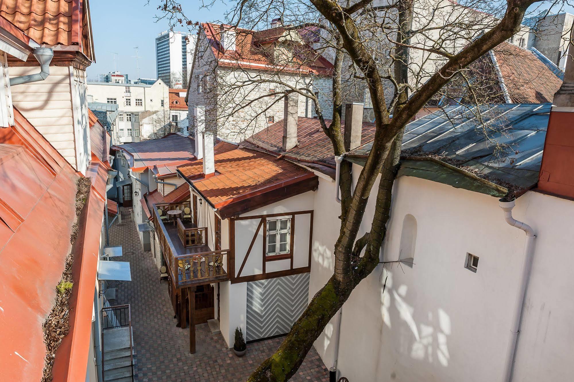 Three Crowns Residents Hotel Talin Exterior foto