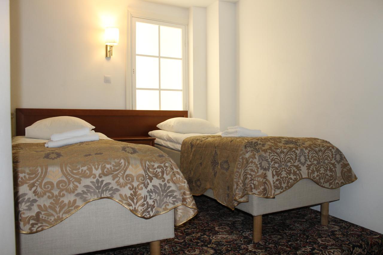 Three Crowns Residents Hotel Talin Exterior foto