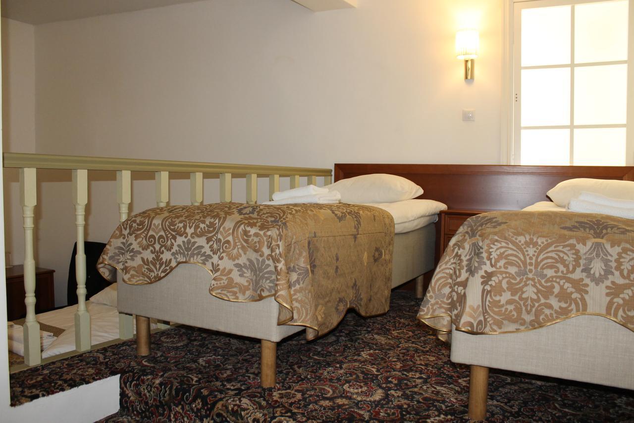 Three Crowns Residents Hotel Talin Exterior foto
