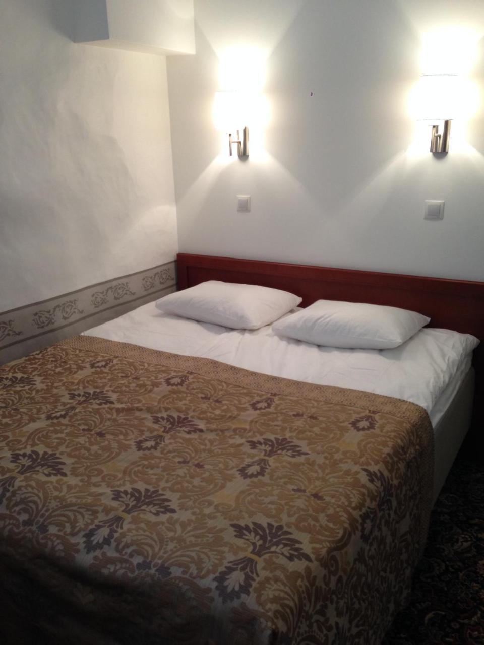 Three Crowns Residents Hotel Talin Exterior foto