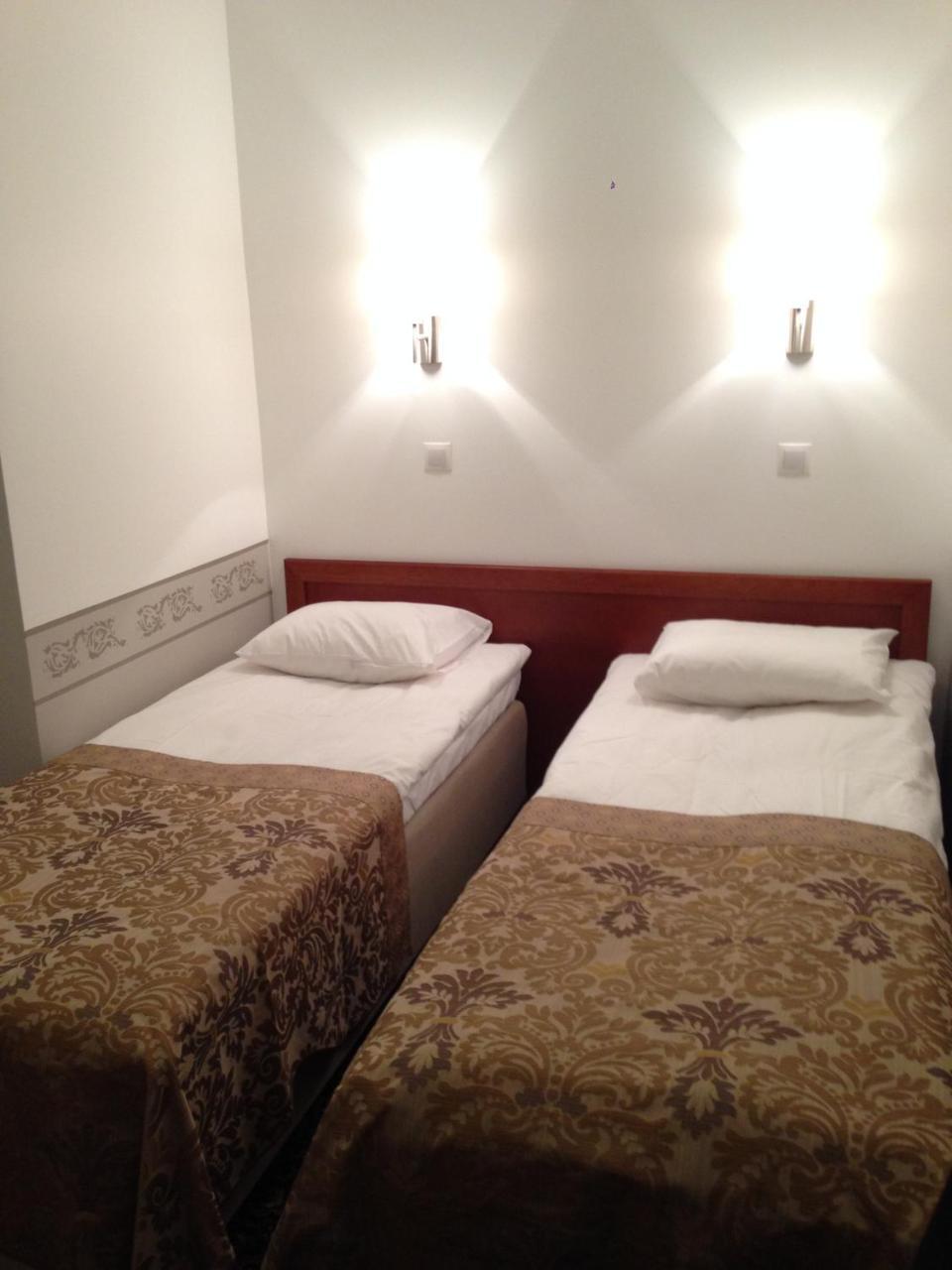 Three Crowns Residents Hotel Talin Exterior foto